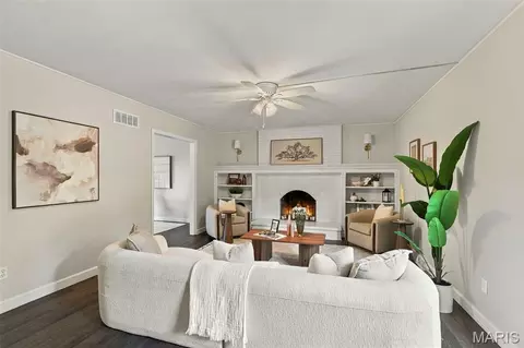 Living - 1009 Spinoza Pl, Ballwin, MO 63011 photo 2 of 3