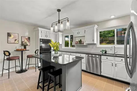 Kitchen - 1009 Spinoza Pl, Ballwin, MO 63011 photo 1 of 2