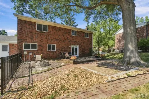 Exterior - 1009 Spinoza Pl, Ballwin, MO 63011 photo 4 of 6
