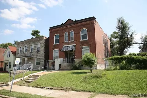 4744 Kensington Pl, Saint Louis, MO 63108