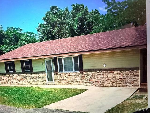 2389 Maple St, Hollister, MO 65672