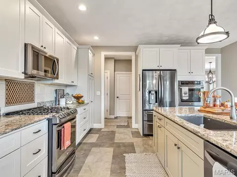Kitchen - 600 Covington Dr, Waterloo, IL 62298 photo 4 of 8