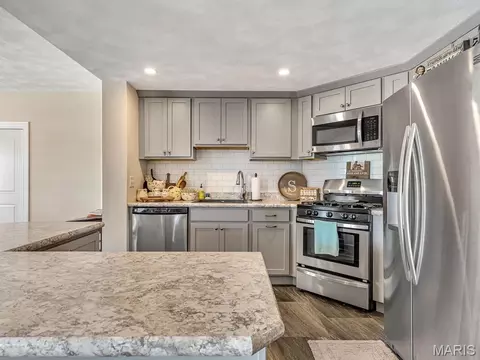 Kitchen - 600 Covington Dr, Waterloo, IL 62298 photo 7 of 8
