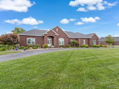 Exterior - 600 Covington Dr, Waterloo, IL 62298 photo 3 of 15