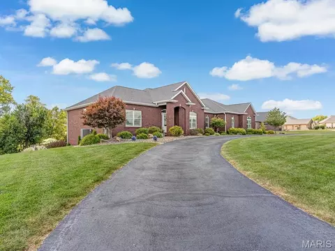 Exterior - 600 Covington Dr, Waterloo, IL 62298 photo 5 of 15