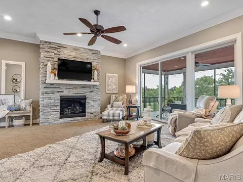 Living - 600 Covington Dr, Waterloo, IL 62298 photo 3 of 8