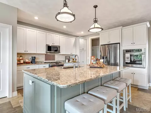 Kitchen - 600 Covington Dr, Waterloo, IL 62298 photo 3 of 8