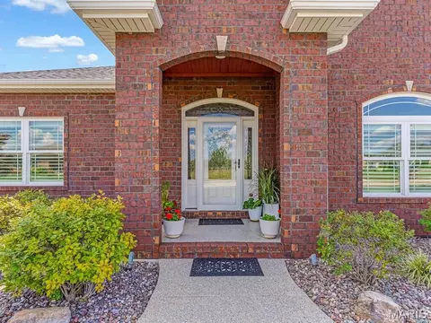 Entry Way - 600 Covington Dr, Waterloo, IL 62298 photo 1 of 3