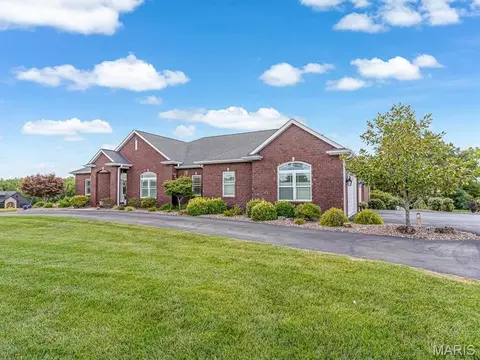 Exterior - 600 Covington Dr, Waterloo, IL 62298 photo 4 of 15