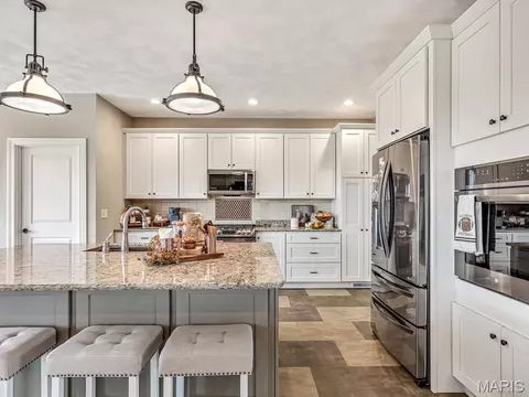Kitchen - 600 Covington Dr, Waterloo, IL 62298 photo 1 of 8