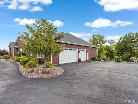 Exterior - 600 Covington Dr, Waterloo, IL 62298 photo 6 of 15