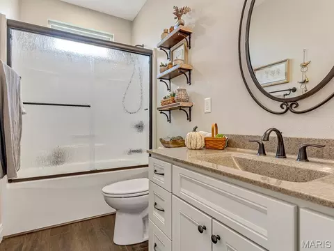 Bath - 600 Covington Dr, Waterloo, IL 62298 photo 4 of 6