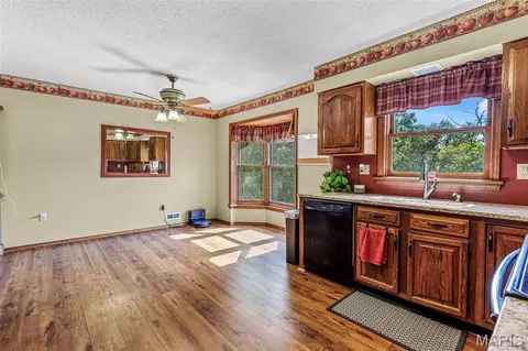 Kitchen - 1559 Saddle Dr, Festus, MO 63028 photo 4 of 5