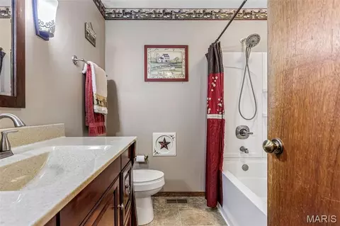 Bath - 1559 Saddle Dr, Festus, MO 63028 photo 2 of 5