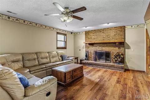Living - 1559 Saddle Dr, Festus, MO 63028 photo 2 of 2