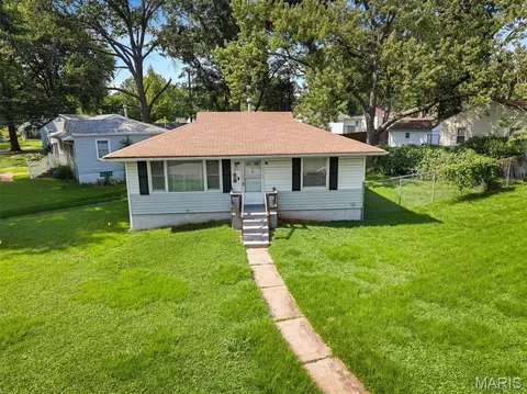 1901 Owen Dr, Saint Louis, MO 63133