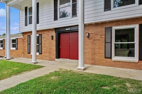 Exterior - 1319 Springfield Dr, Belleville, IL 62221 photo 4 of 6