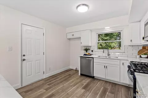 Kitchen - 1319 Springfield Dr, Belleville, IL 62221 photo 5 of 5