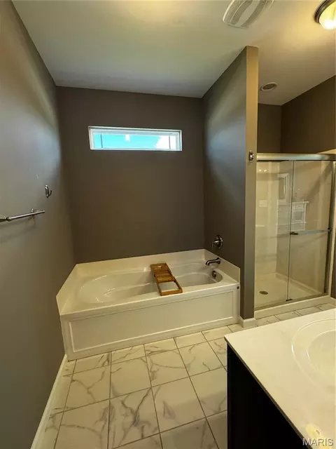 Bath - 401 Copperfield Ct, Saint Charles, MO 63301 photo 3 of 6