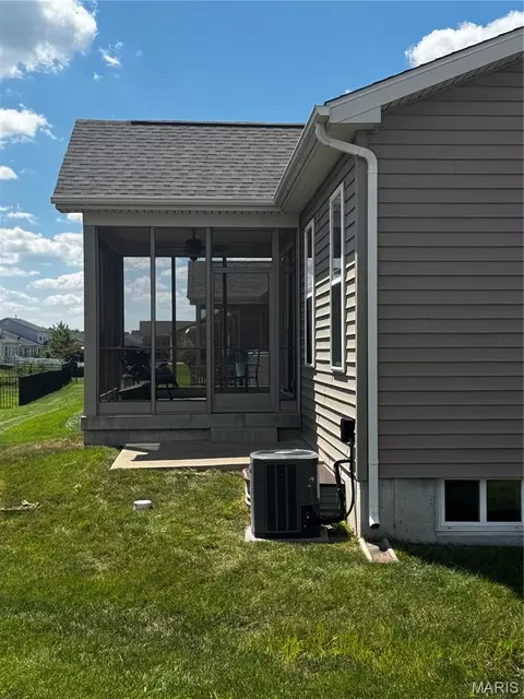 Exterior - 401 Copperfield Ct, Saint Charles, MO 63301 photo 1 of 7