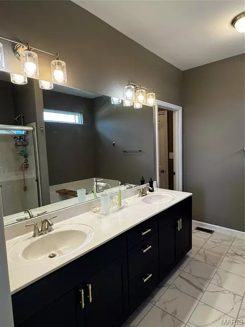 Bath - 401 Copperfield Ct, Saint Charles, MO 63301 photo 1 of 6
