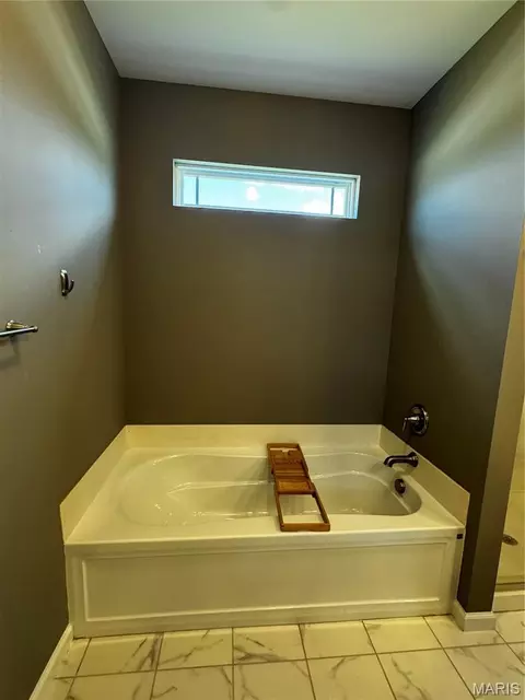 Bath - 401 Copperfield Ct, Saint Charles, MO 63301 photo 2 of 6