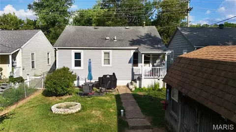 Exterior - 210 E 3rd St, De Soto, MO 63020 photo 1 of 4
