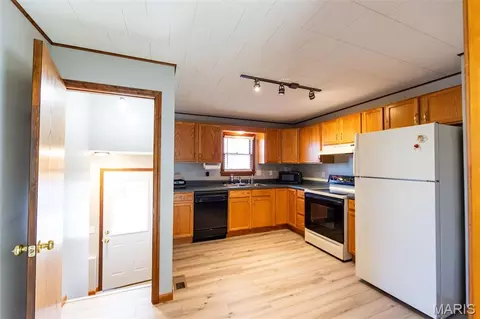 Kitchen - 100 S Elm, Rolla, MO 65401 photo 2 of 4