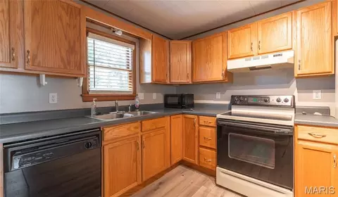 Kitchen - 100 S Elm, Rolla, MO 65401 photo 3 of 4