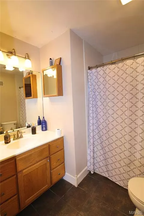 Bath - 822 Sparta St, Saint Libory, IL 62282 photo 2 of 2