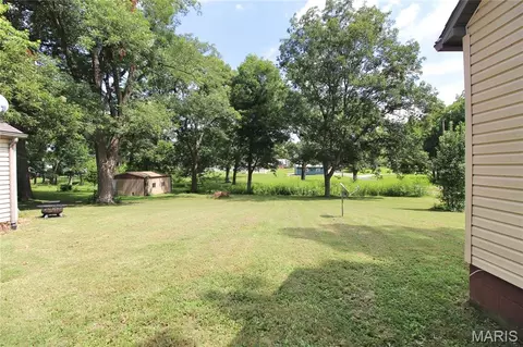 Exterior - 822 Sparta St, Saint Libory, IL 62282 photo 3 of 9