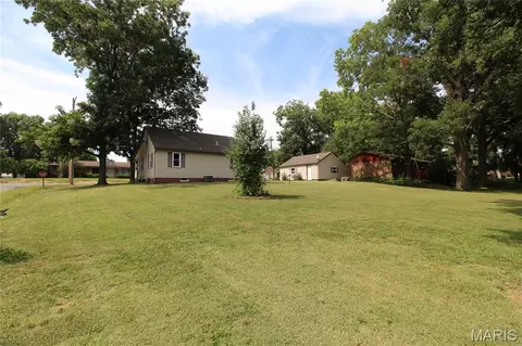 Exterior - 822 Sparta St, Saint Libory, IL 62282 photo 7 of 9