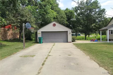 Exterior - 822 Sparta St, Saint Libory, IL 62282 photo 8 of 9