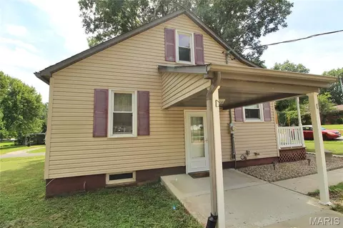 Exterior - 822 Sparta St, Saint Libory, IL 62282 photo 2 of 9