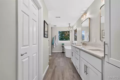 Bath - 522 Ironwood Dr, O'fallon, MO 63368 photo 2 of 9