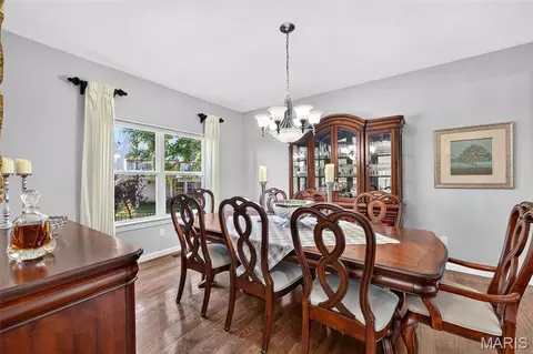 Dining - 522 Ironwood Dr, O'fallon, MO 63368 photo 2 of 8