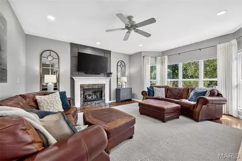 Living - 522 Ironwood Dr, O'fallon, MO 63368 photo 4 of 4