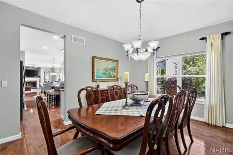 Dining - 522 Ironwood Dr, O'fallon, MO 63368 photo 3 of 8