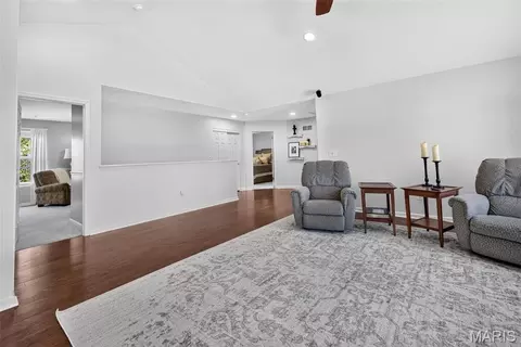 Entry Way - 522 Ironwood Dr, O'fallon, MO 63368 photo 6 of 6