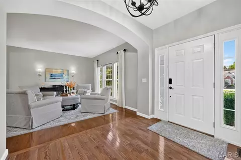 Entry Way - 522 Ironwood Dr, O'fallon, MO 63368 photo 2 of 6