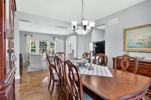 Dining - 522 Ironwood Dr, O'fallon, MO 63368 photo 4 of 8
