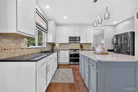 Kitchen - 522 Ironwood Dr, O'fallon, MO 63368 photo 5 of 5