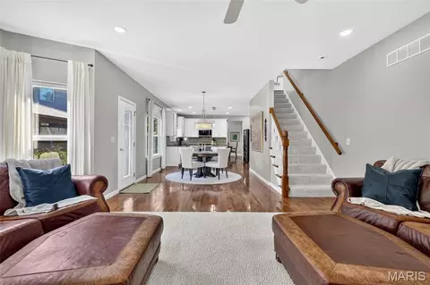 Entry Way - 522 Ironwood Dr, O'fallon, MO 63368 photo 3 of 6