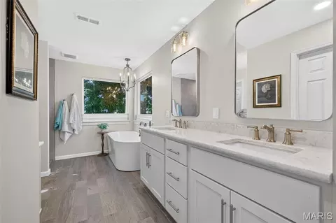 Bath - 522 Ironwood Dr, O'fallon, MO 63368 photo 3 of 9