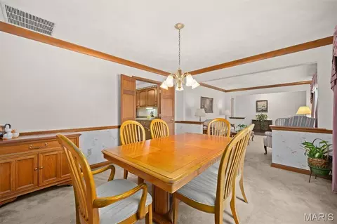 Dining - 1027 Shadow Ridge Xing, O'fallon, IL 62269 photo 2 of 5