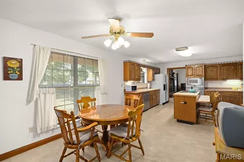 Dining - 1027 Shadow Ridge Xing, O'fallon, IL 62269 photo 4 of 5
