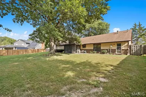 Exterior - 1027 Shadow Ridge Xing, O'fallon, IL 62269 photo 6 of 8