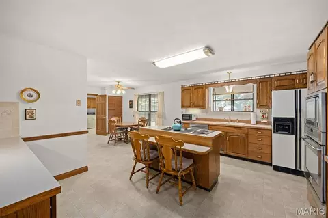 Kitchen - 1027 Shadow Ridge Xing, O'fallon, IL 62269 photo 1 of 7