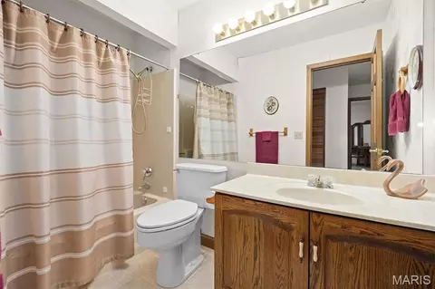 Bath - 1027 Shadow Ridge Xing, O'fallon, IL 62269 photo 1 of 2