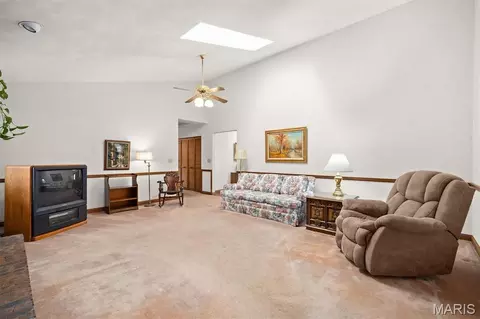 Living - 1027 Shadow Ridge Xing, O'fallon, IL 62269 photo 3 of 5